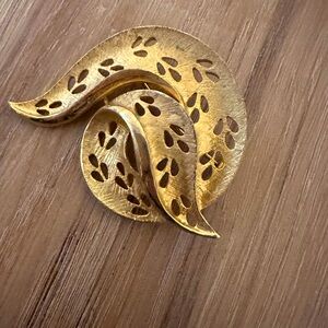Vtg. Whimsical Gold Brooch